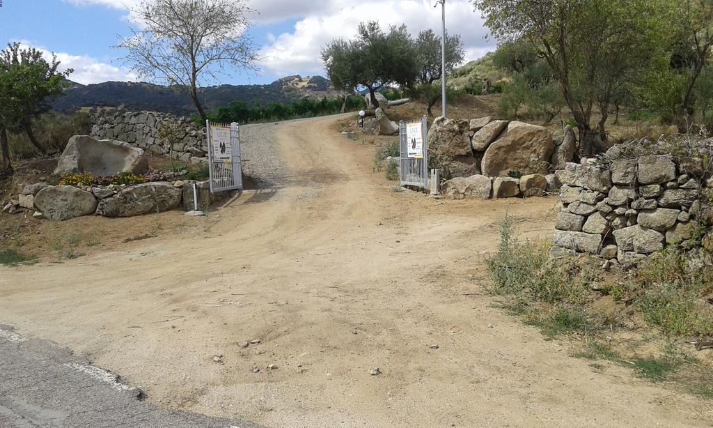 Agriturismo Locoe Oliena Εξωτερικό φωτογραφία